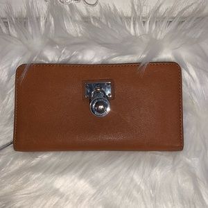 Michael Kors Hamilton Traveler Wallet
